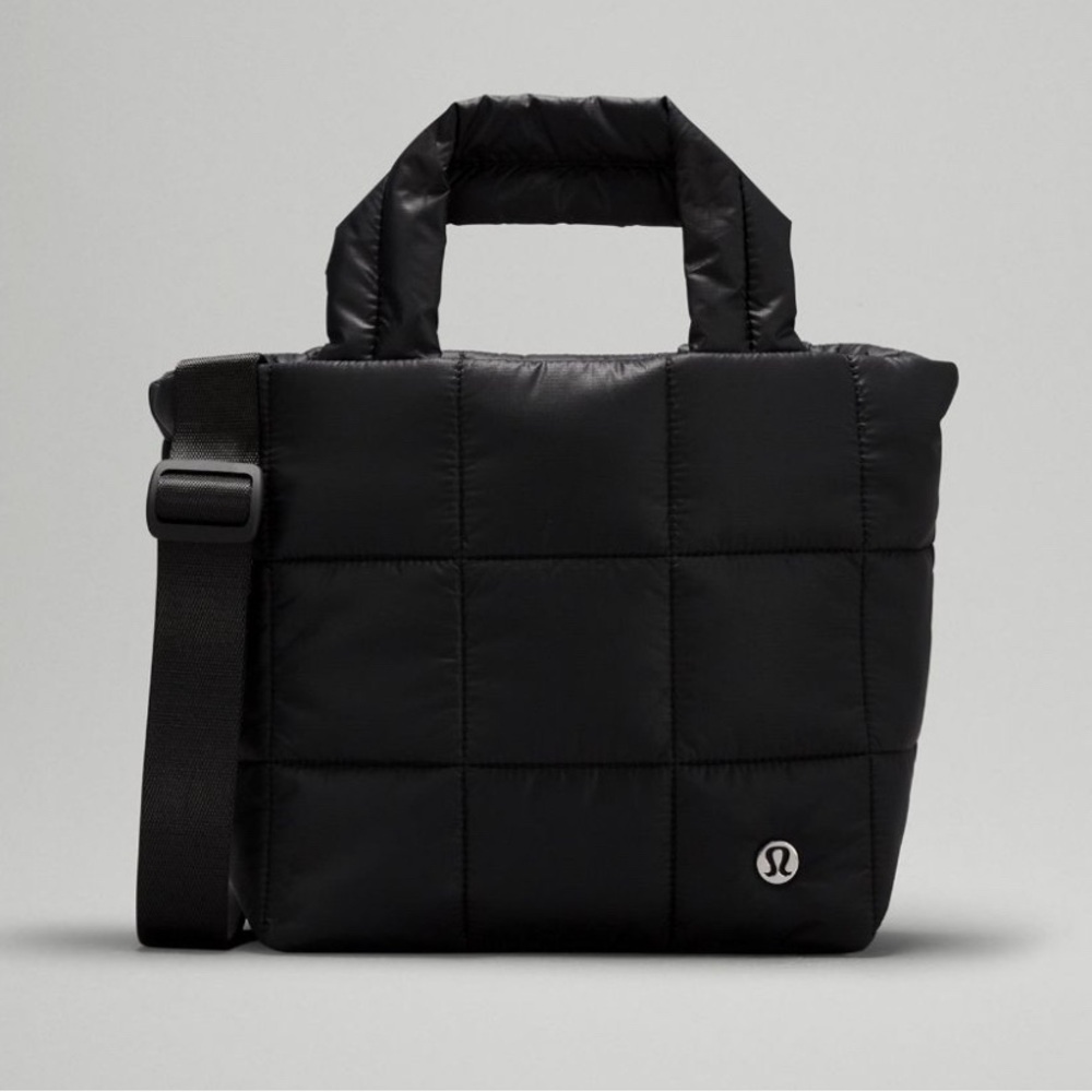 Lululemon quilted grid purse in the color black in the size 5L